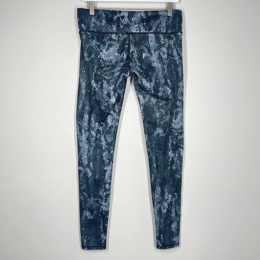 Alo Airbrush Leggings In Glossy Python M - image 6